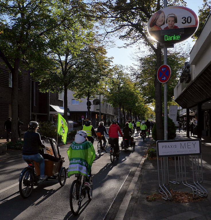 © www.mutbuergerdokus.de: 'Fahrrad-Klima-Demonstration' in Meerbusch