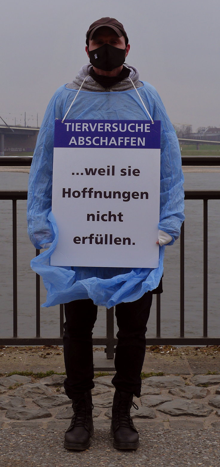 © www.mutbuergerdokus.de: Ärzte gegen Tierversuche Düsseldorf: 'Silent Line - Stiller Protest gegen Tierversuche'