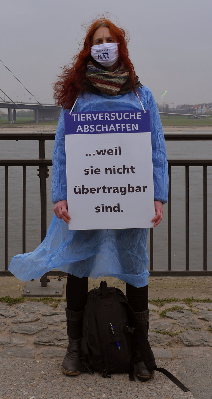 © www.mutbuergerdokus.de: Ärzte gegen Tierversuche Düsseldorf: 'Silent Line - Stiller Protest gegen Tierversuche'