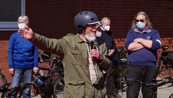 © www.mutbuergerdokus.de: Fahrrad-Demo am Trippelsberg