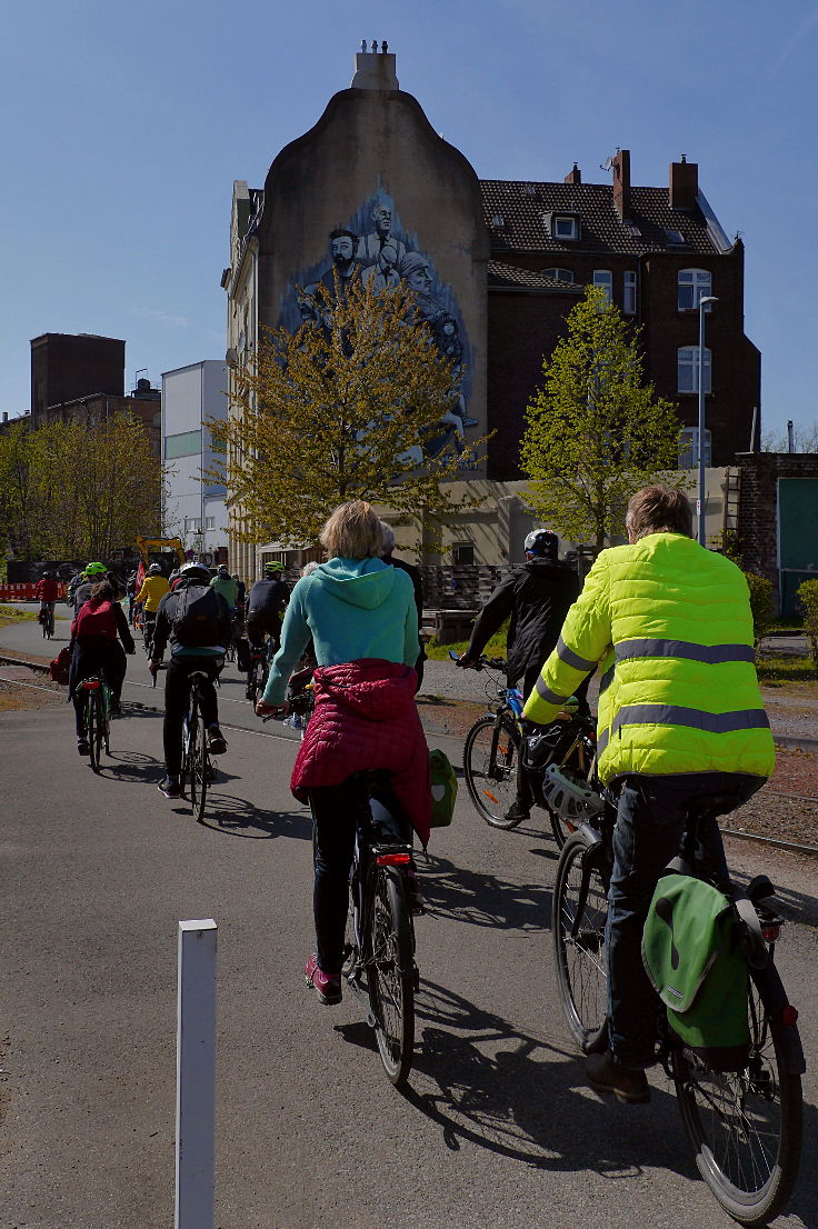 © www.mutbuergerdokus.de: Fahrrad-Demo am Trippelsberg