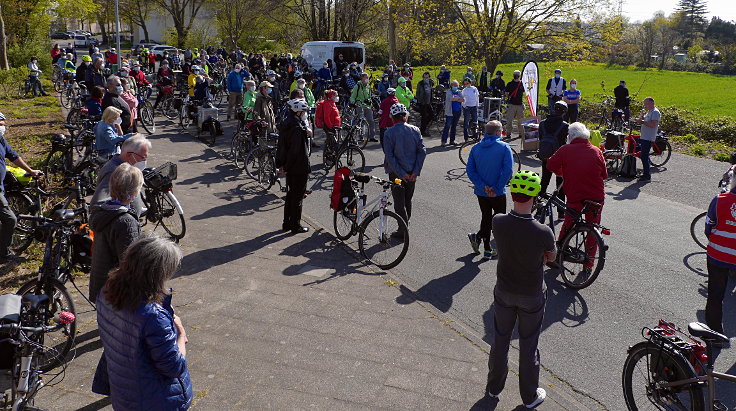 © www.mutbuergerdokus.de: Fahrrad-Demo am Trippelsberg