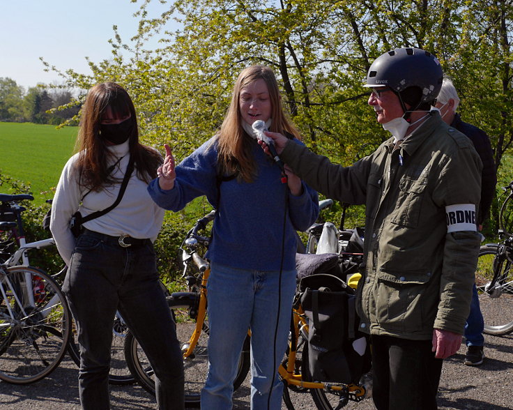 © www.mutbuergerdokus.de: Fahrrad-Demo am Trippelsberg