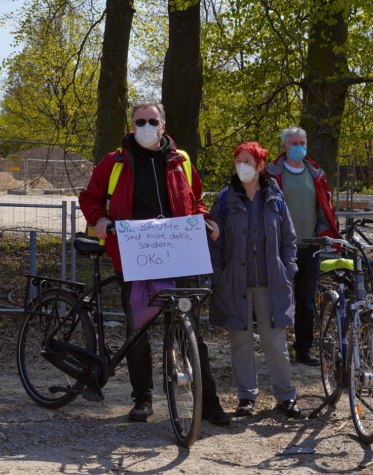 © www.mutbuergerdokus.de: 'Fahrraddemo gegen das Projekt Airport City West'