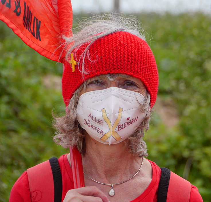 © www.mutbuergerdokus.de: '7 Jahre Waldspaziergänge - Rote Linie am Hambacher Wald'