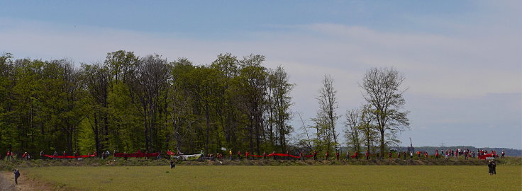 © www.mutbuergerdokus.de: '7 Jahre Waldspaziergänge - Rote Linie am Hambacher Wald'