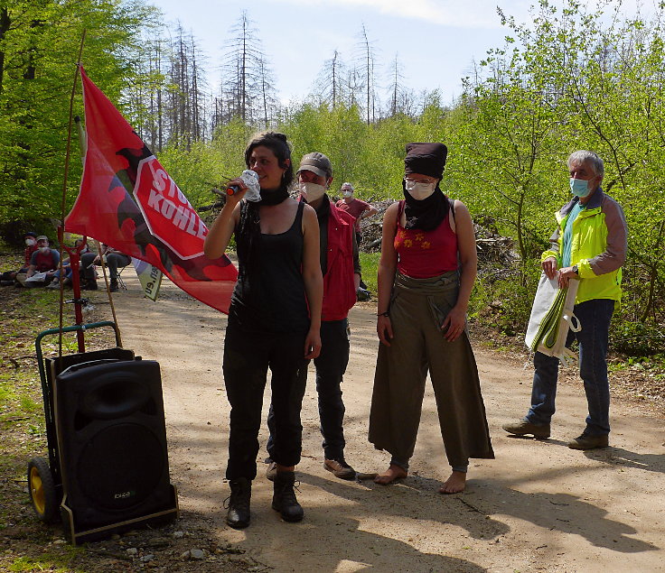 © www.mutbuergerdokus.de: '7 Jahre Waldspaziergänge - Rote Linie am Hambacher Wald'