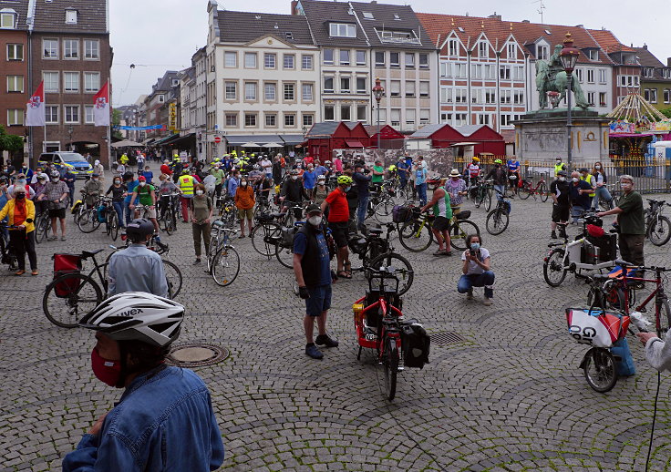 © www.mutbuergerdokus.de: 2. 'Fahrrad-Demo am Trippelsberg'