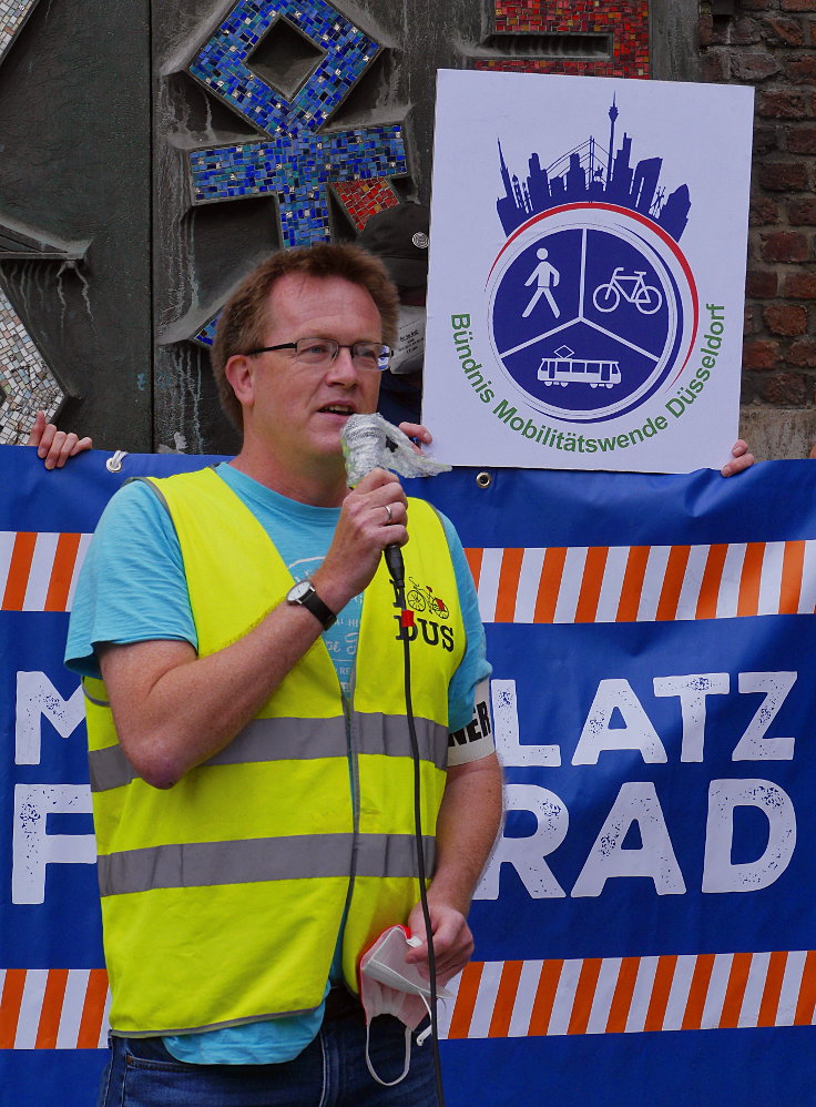 © www.mutbuergerdokus.de: 2. 'Fahrrad-Demo am Trippelsberg'