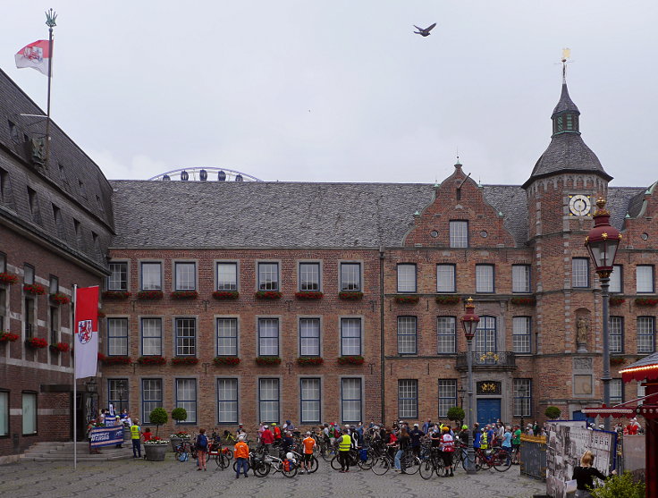 © www.mutbuergerdokus.de: 2. 'Fahrrad-Demo am Trippelsberg'