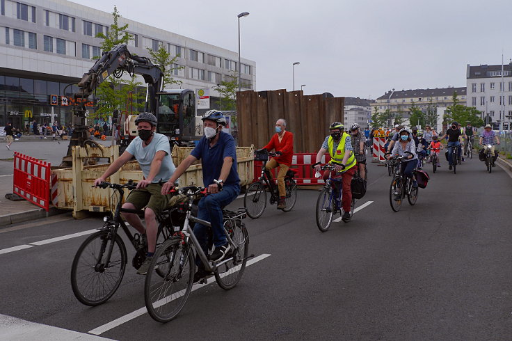 © www.mutbuergerdokus.de: 2. 'Fahrrad-Demo am Trippelsberg'