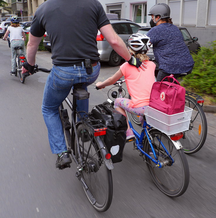 © www.mutbuergerdokus.de: 2. 'Fahrrad-Demo am Trippelsberg'