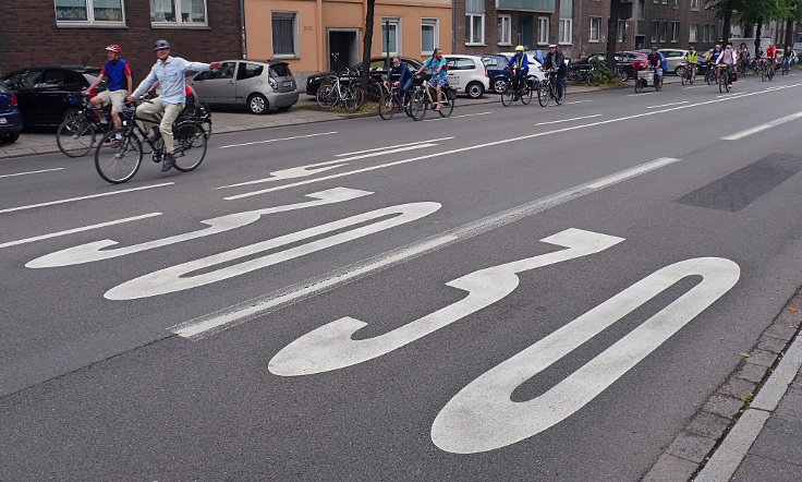 © www.mutbuergerdokus.de: 2. 'Fahrrad-Demo am Trippelsberg'