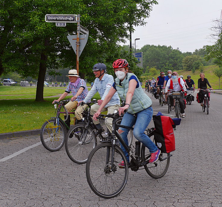 © www.mutbuergerdokus.de: 2. 'Fahrrad-Demo am Trippelsberg'