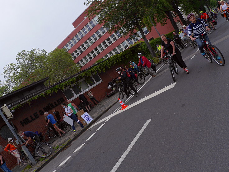 © www.mutbuergerdokus.de: 2. 'Fahrrad-Demo am Trippelsberg'