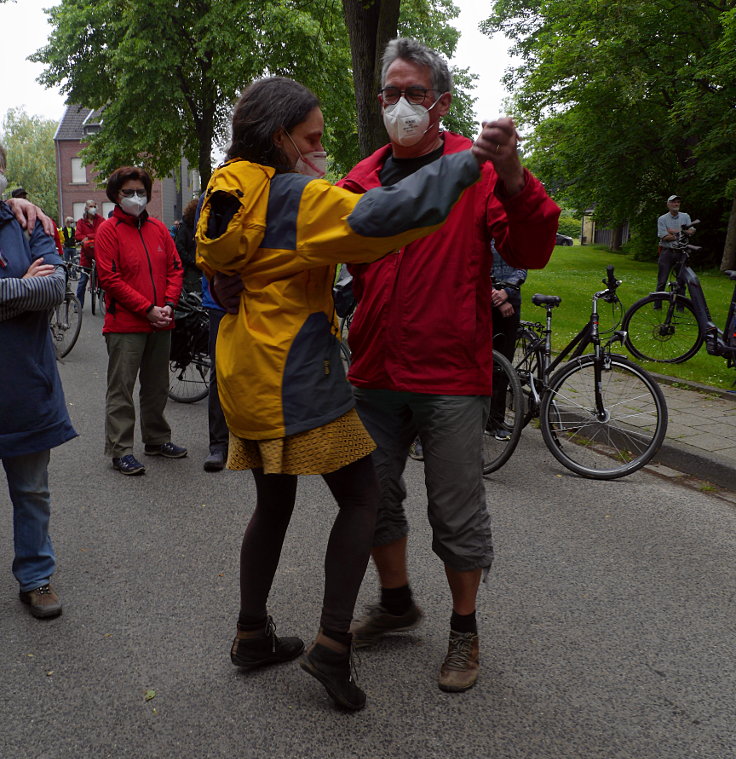 © www.mutbuergerdokus.de: 86. Sonntagsspaziergang: Fahrradtour mit Konzert von 'lebenslaute'