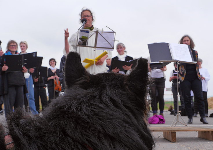 © www.mutbuergerdokus.de: 86. Sonntagsspaziergang: Fahrradtour mit Konzert von 'lebenslaute'