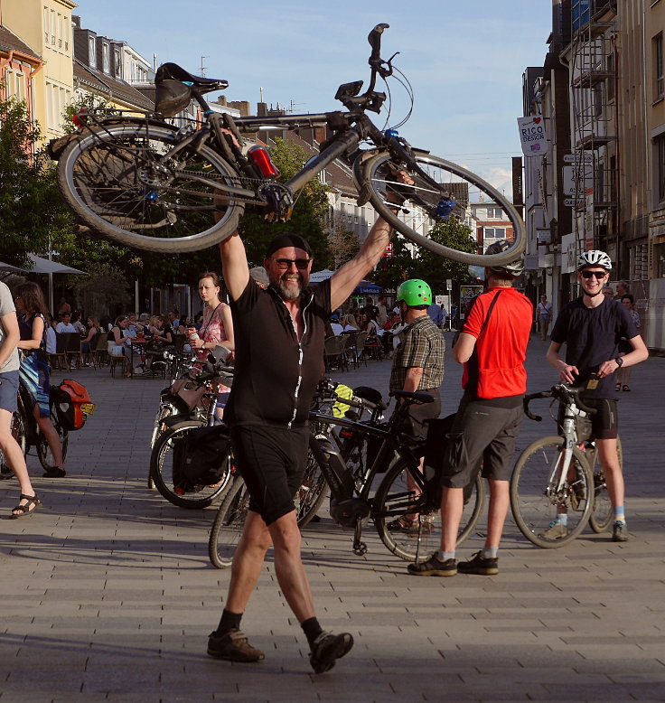 © www.mutbuergerdokus.de: 78. 'Critical Mass Düren'