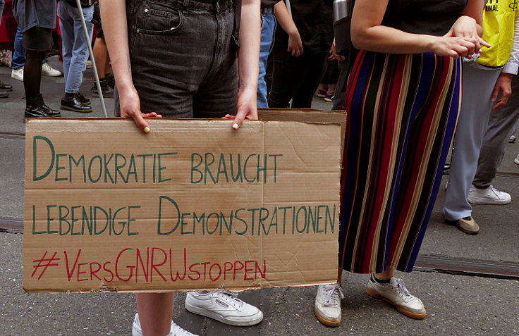 © www.mutbuergerdokus.de: Demonstration: 'Versammlungsgesetz NRW stoppen! Grundrechte erhalten'