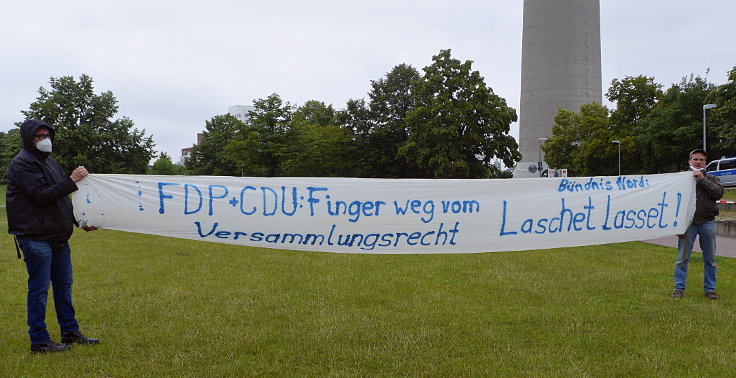 © www.mutbuergerdokus.de: Kundgebung vor dem Landtag NRW zum Versammlungsgesetz NRW