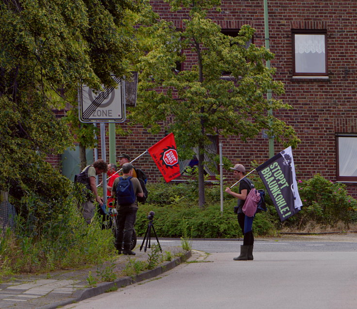 © www.mutbuergerdokus.de: 'Wald statt Kohle' - 87. Sonntagsspaziergang im Hambacher Wald