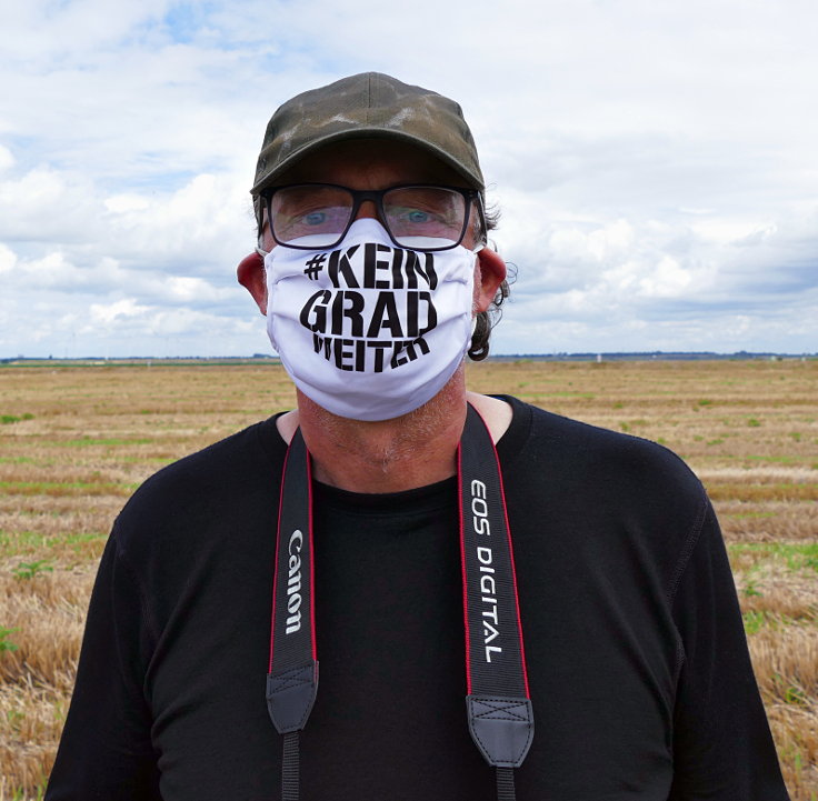 © www.mutbuergerdokus.de: 'KLIMA SCHÜTZEN, KOHLE STOPPEN!' - Menschenkette am Tagebau Garzweiler II