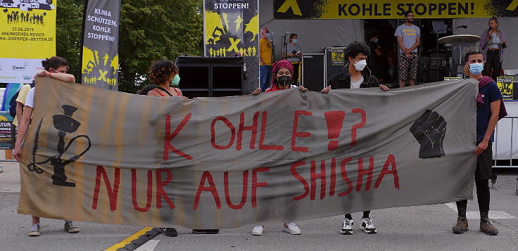 © www.mutbuergerdokus.de: 'KLIMA SCHÜTZEN, KOHLE STOPPEN!' - Menschenkette am Tagebau Garzweiler II