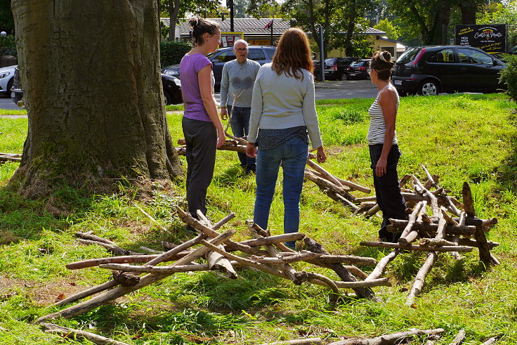 © www.mutbuergerdokus.de: Baumschutzgruppe Düsseldorf: 'Buche wird zum Natur-Kunst-Werk'