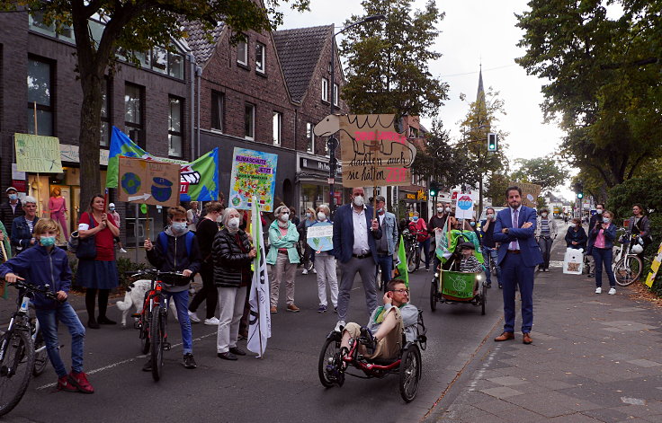 © www.mutbuergerdokus.de: 'BUND Meerbusch' und 'parents for future Meerbusch': Demonstration zum Klimaaktionstag