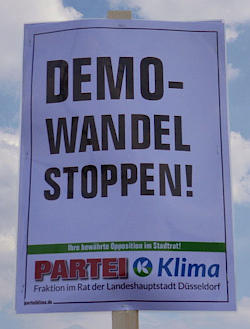 Plakat: 'DEMOWANDEL STOPPEN!'