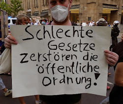 Plakat: 'Schlechte Gesetze zerstören die öffentliche Ordnung!'