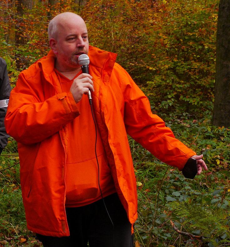 © www.mutbuergerdokus.de: Waldspaziergang: 'Osterholz Bleibt!'