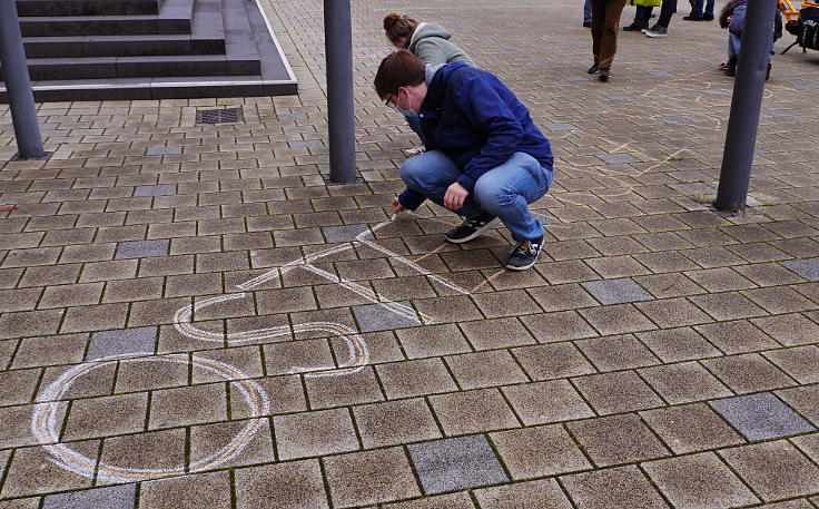 © www.mutbuergerdokus.de: Osterholz Bleibt! Mahnwache vor der Historischen Stadthalle