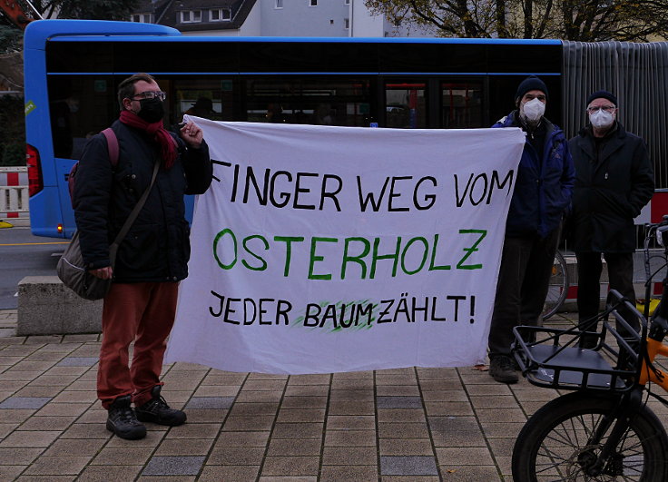 © www.mutbuergerdokus.de: Osterholz Bleibt! Mahnwache vor der Historischen Stadthalle