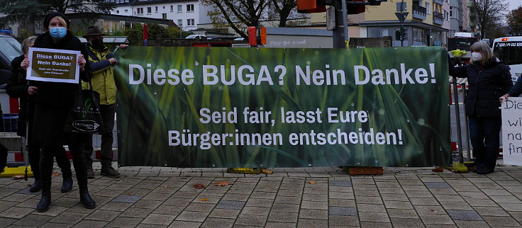 © www.mutbuergerdokus.de: Osterholz Bleibt! Mahnwache vor der Historischen Stadthalle