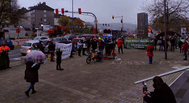 © www.mutbuergerdokus.de: Osterholz Bleibt! Mahnwache vor der Historischen Stadthalle