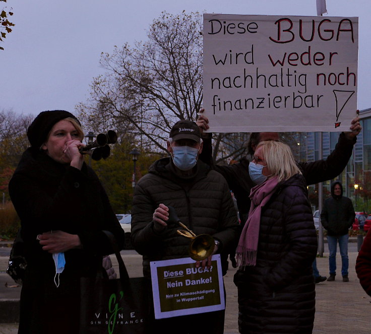 © www.mutbuergerdokus.de: Osterholz Bleibt! Mahnwache vor der Historischen Stadthalle