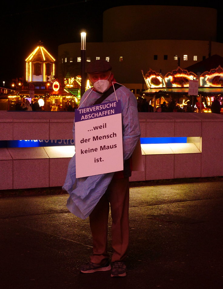 © www.mutbuergerdokus.de: Ärzte gegen Tierversuche Düsseldorf: 'Silent Line - Stiller Protest gegen Tierversuche'