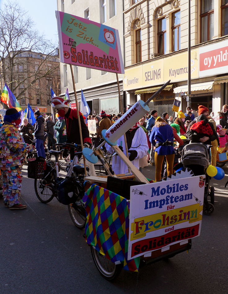 © www.mutbuergerdokus.de: Friedens-Demo an Rosenmontag