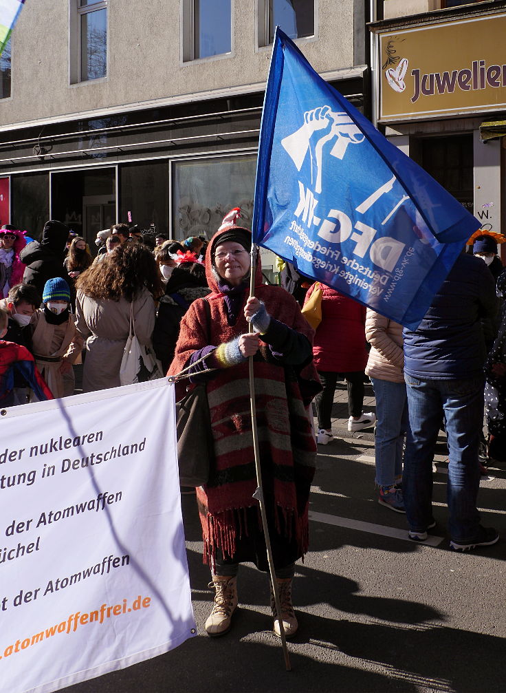 © www.mutbuergerdokus.de: Friedens-Demo an Rosenmontag