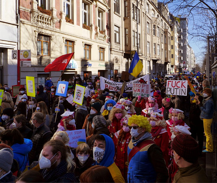 © www.mutbuergerdokus.de: Friedens-Demo an Rosenmontag