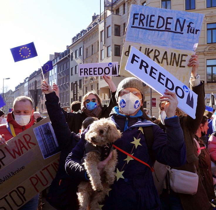 © www.mutbuergerdokus.de: Friedens-Demo an Rosenmontag