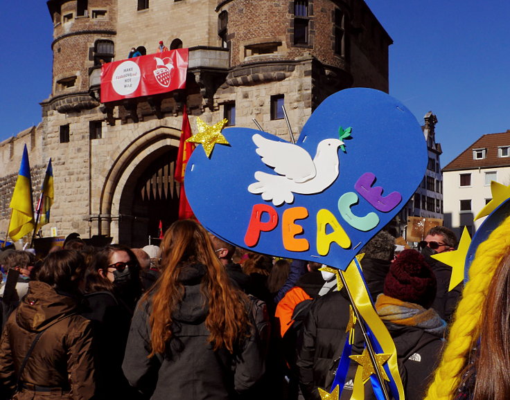 © www.mutbuergerdokus.de: Friedens-Demo an Rosenmontag