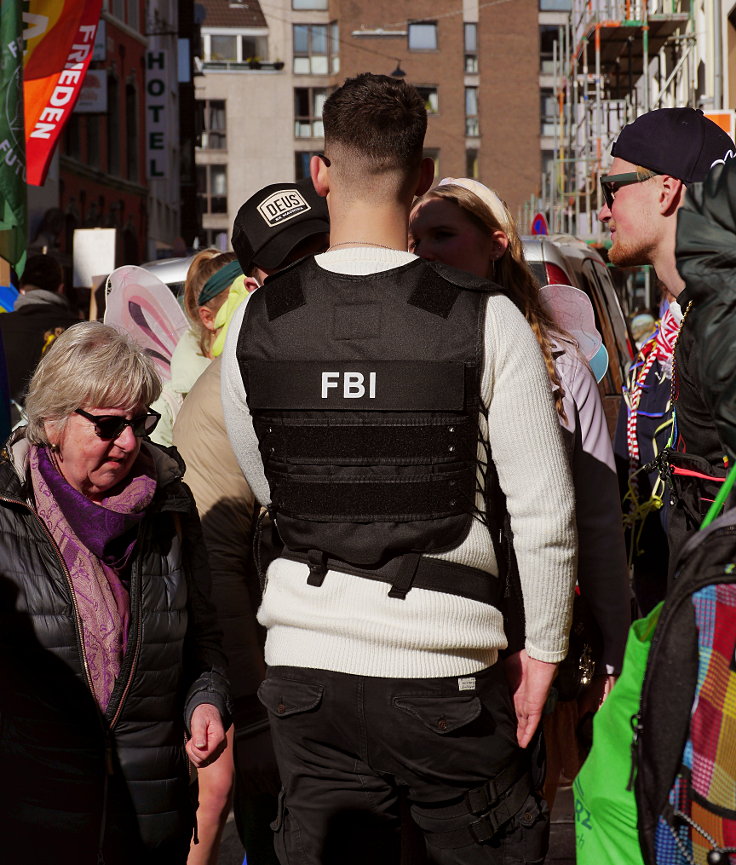 © www.mutbuergerdokus.de: Friedens-Demo an Rosenmontag