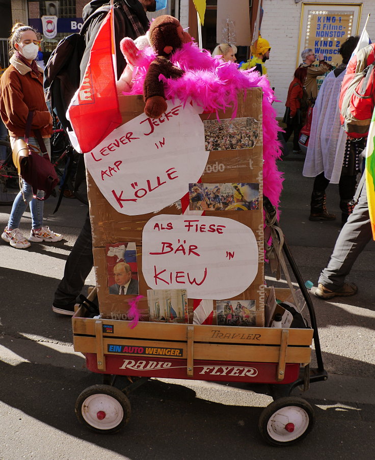 © www.mutbuergerdokus.de: Friedens-Demo an Rosenmontag