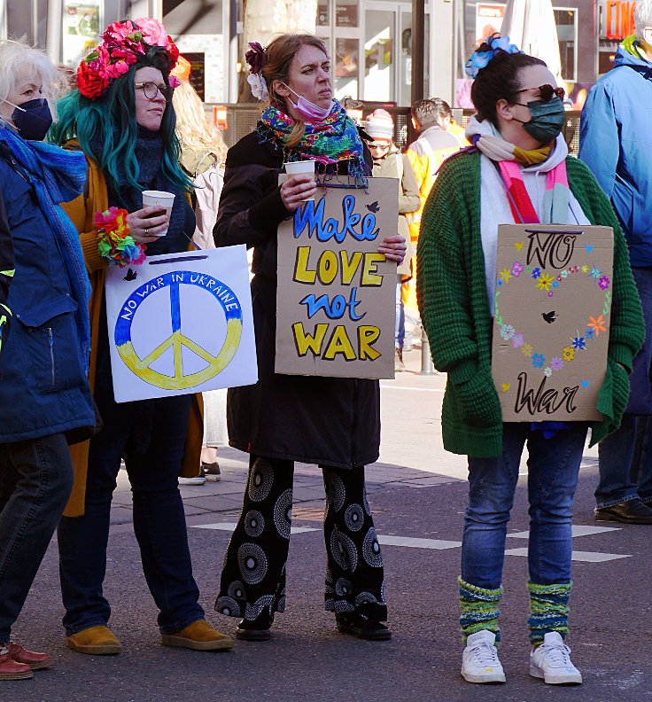 © www.mutbuergerdokus.de: Friedens-Demo an Rosenmontag