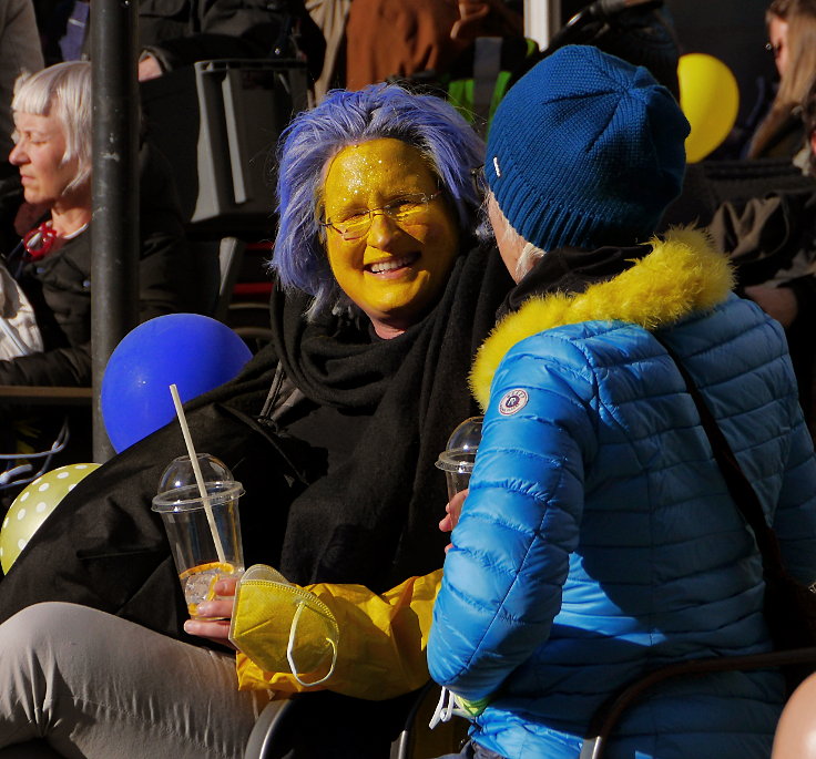 © www.mutbuergerdokus.de: Friedens-Demo an Rosenmontag