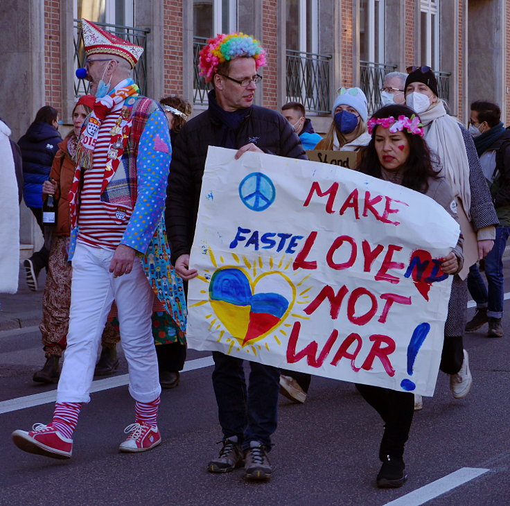 © www.mutbuergerdokus.de: Friedens-Demo an Rosenmontag