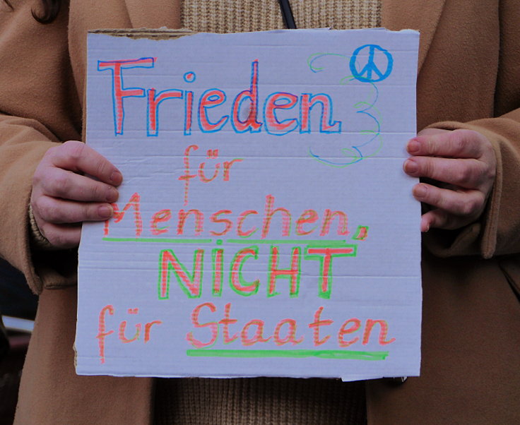 © www.mutbuergerdokus.de: Krefelder Friedensbündnis: Friedenskundgebung
