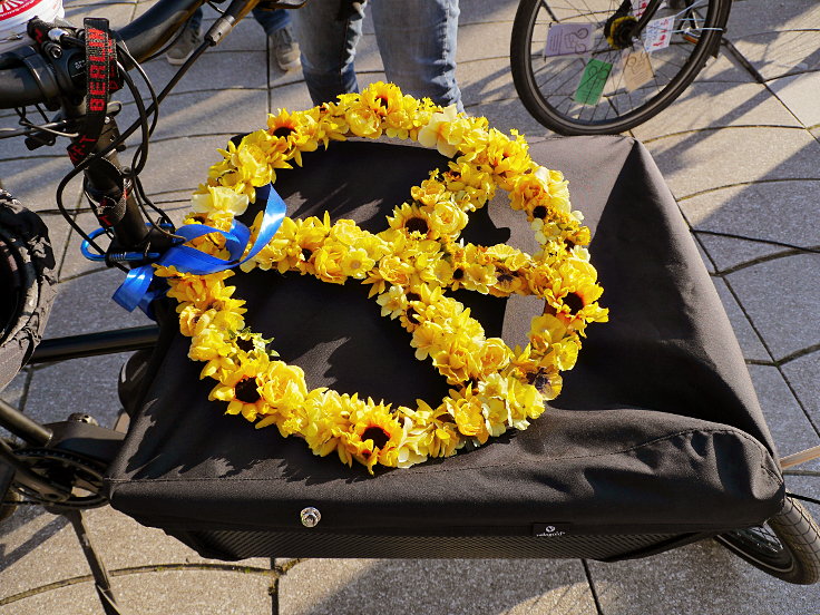 © www.mutbuergerdokus.de: adfc Düsseldorf: 'Lastenhelfer Friedensfahrt'